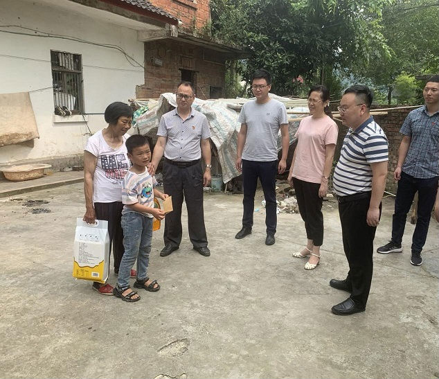 电子游戏app网站组织开展关爱困难儿童主题党日活动